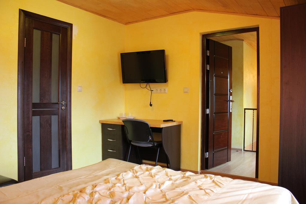 Raubichi Hotel Buitenkant foto